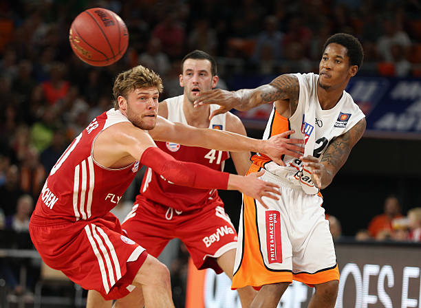 使得他在场 使得他在场